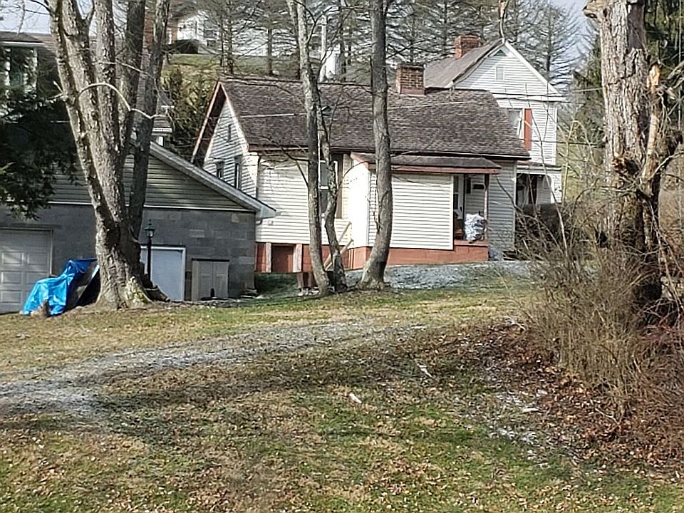 2nd image of 130 2nd Ave