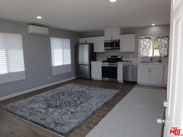 1151 Royal Ave — Photo 3