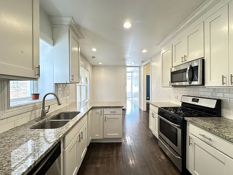 1621 N McVicker Ave #2 — Photo 5