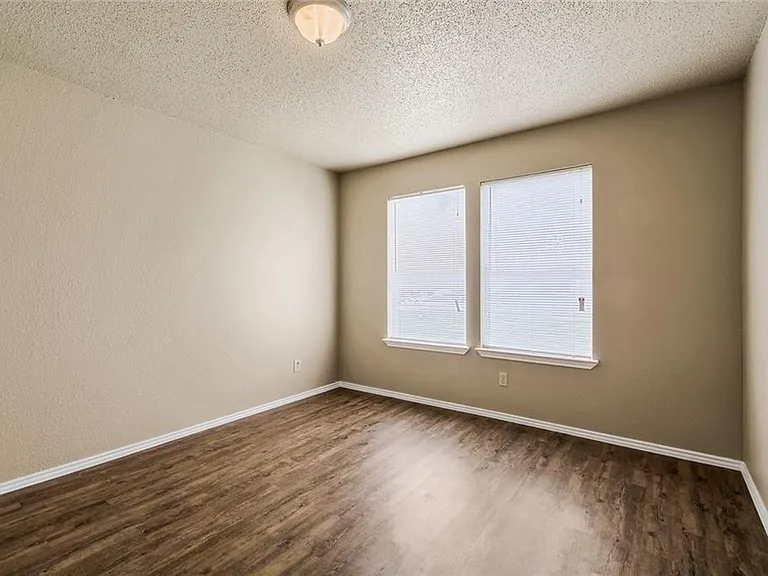 1220 Orchard Park Cir — Photo 11