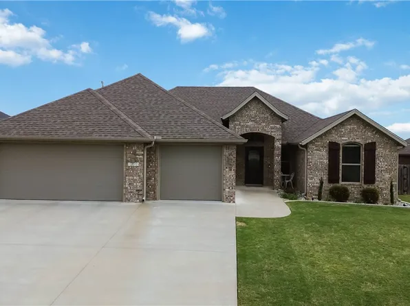 1213 Bradley St, Centerton, AR 72719