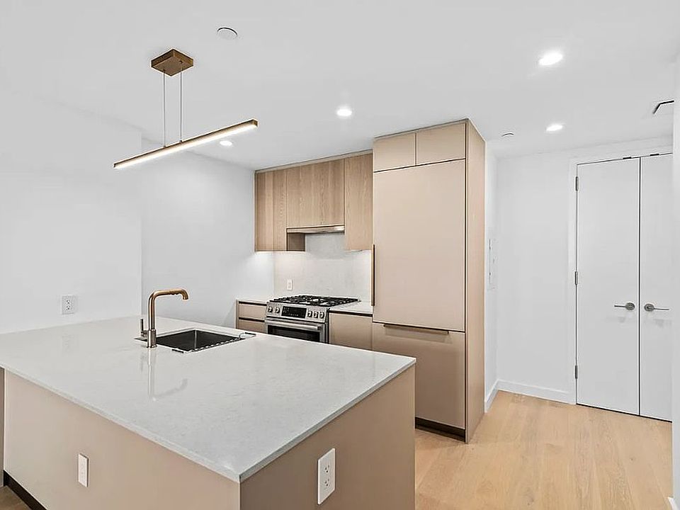1st image of 3 Court Sq #1807