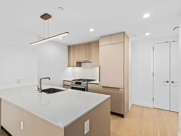 3 Court Sq #1807, Long Island City, NY 11101