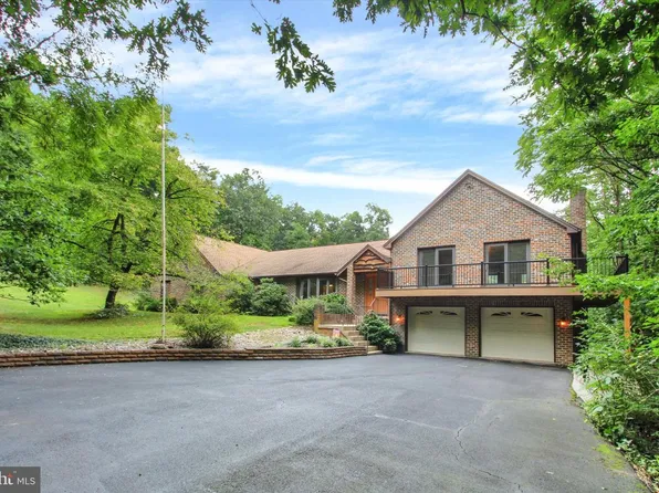 2221 Longs Gap Rd, Carlisle, PA 17013