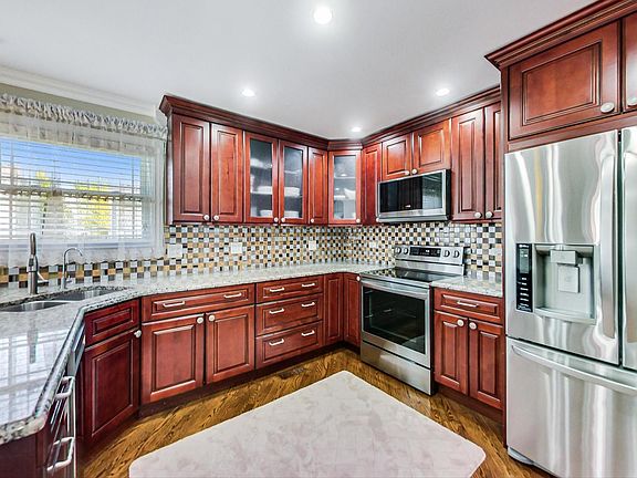 2nd image of 517 Larkspur Dr