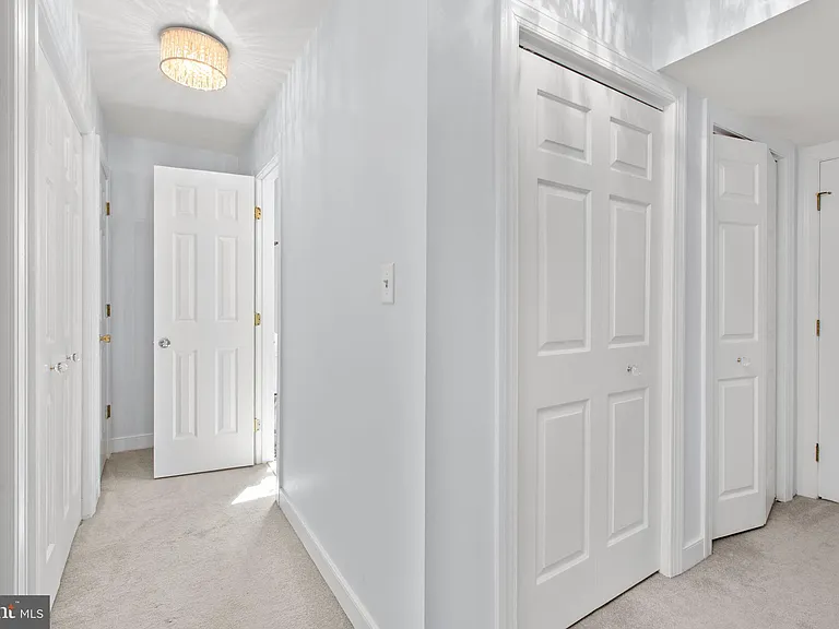 1011 Charles St #C — Photo 31