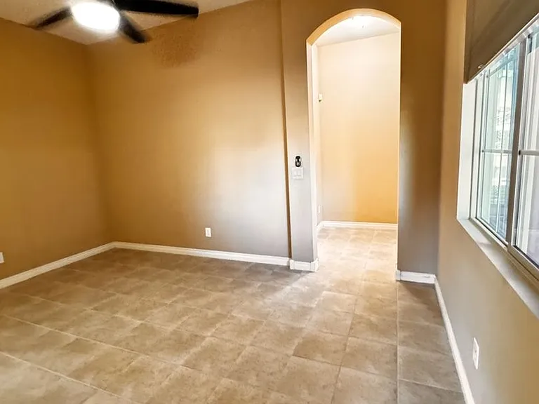 268 E Powell Way — Photo 8