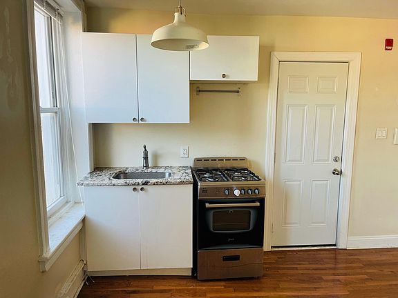 2nd image of 2938 W Oxford St Floor 2
