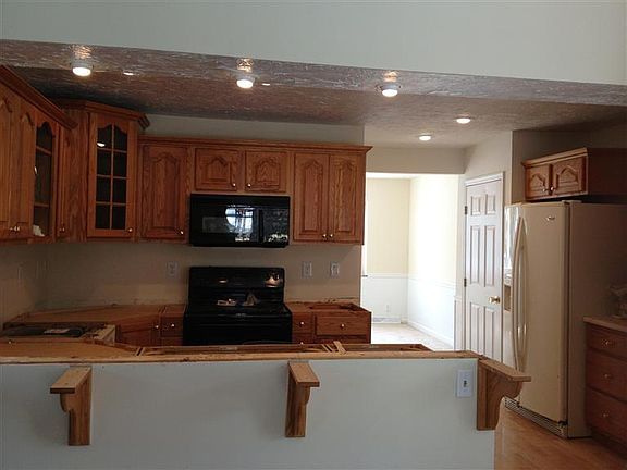 4th image of 133 E Crest Dr