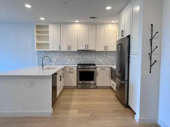 900 S 1st St #317, Austin, TX 78704