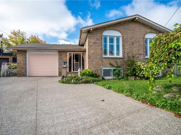 18 Villa Ct, Hamilton, ON L8W 1M2
