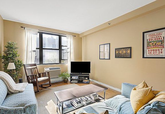 3rd image of 50 E 129th St #C