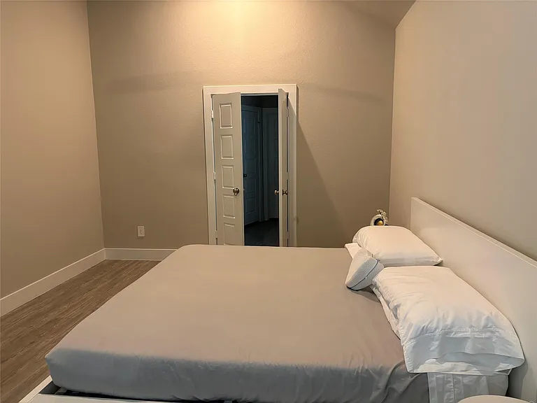 10534 Preserve Way — Photo 8