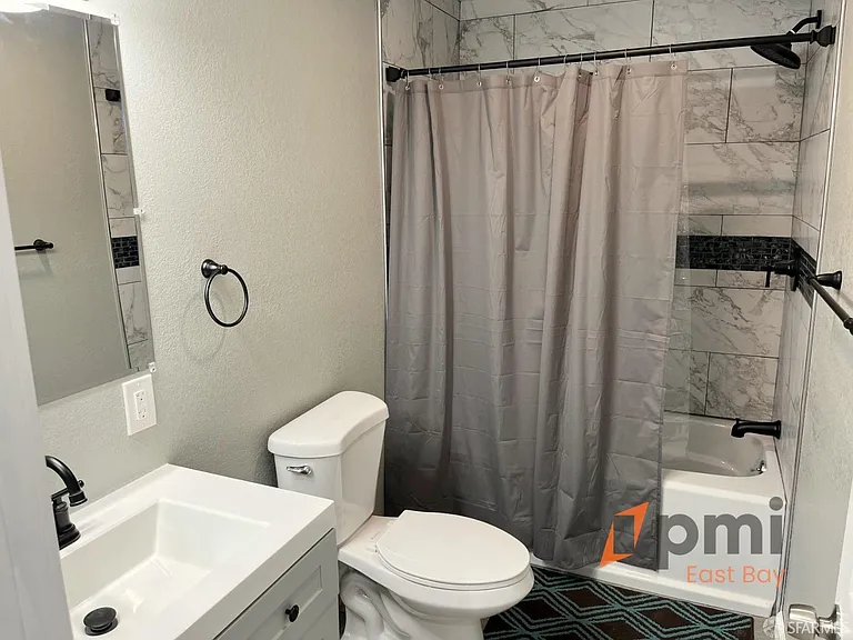 303 Virginia St #B — Photo 5