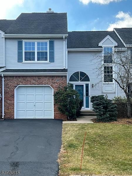 2nd image of 502 Porter Way W