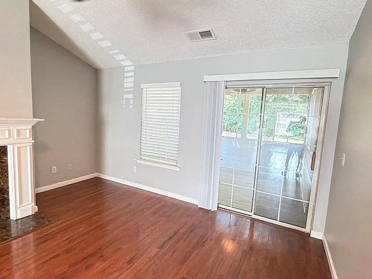 2400 Hampton Estates Dr SW #A — Photo 3