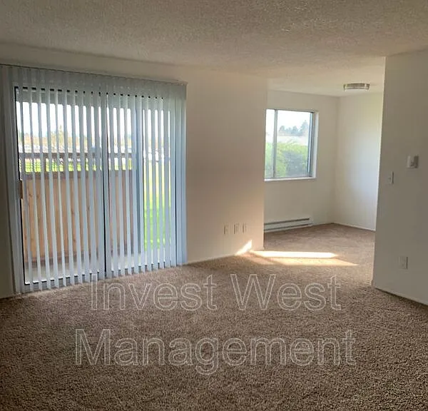 319 NE 104th Ave #D — Photo 2