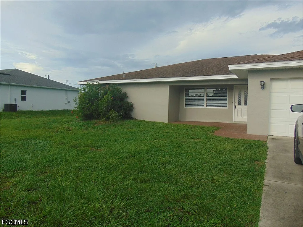 3 bed, 2.0 bath, 1405 sqft, $1,600 — Photo 1
