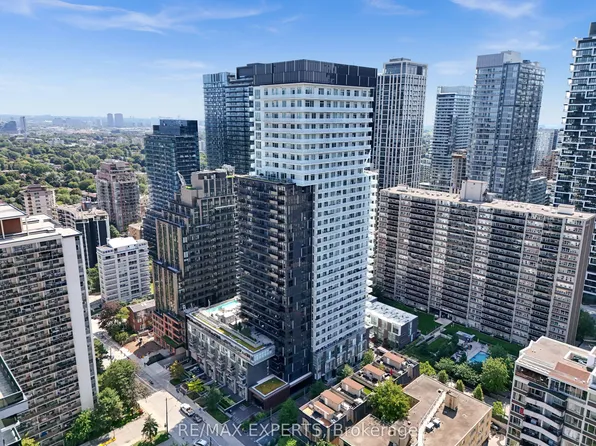 101 Erskine Ave #2103, Toronto, ON M4P 0C5