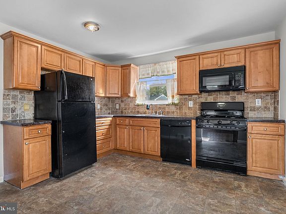 5th image of 3 Cloverdale Rd