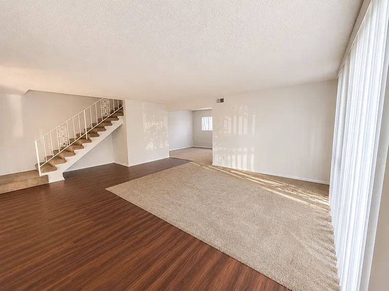 380 S Mentor Ave #5 — Photo 2