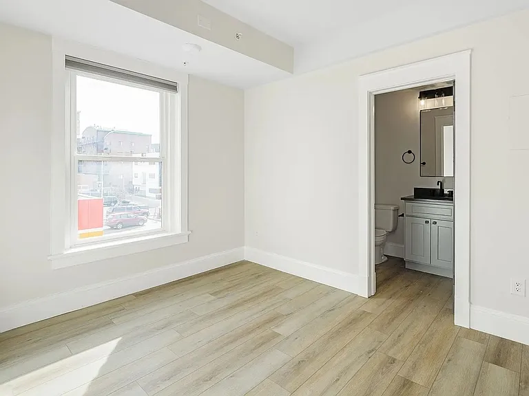 1023 N Broadway #304 — Photo 7