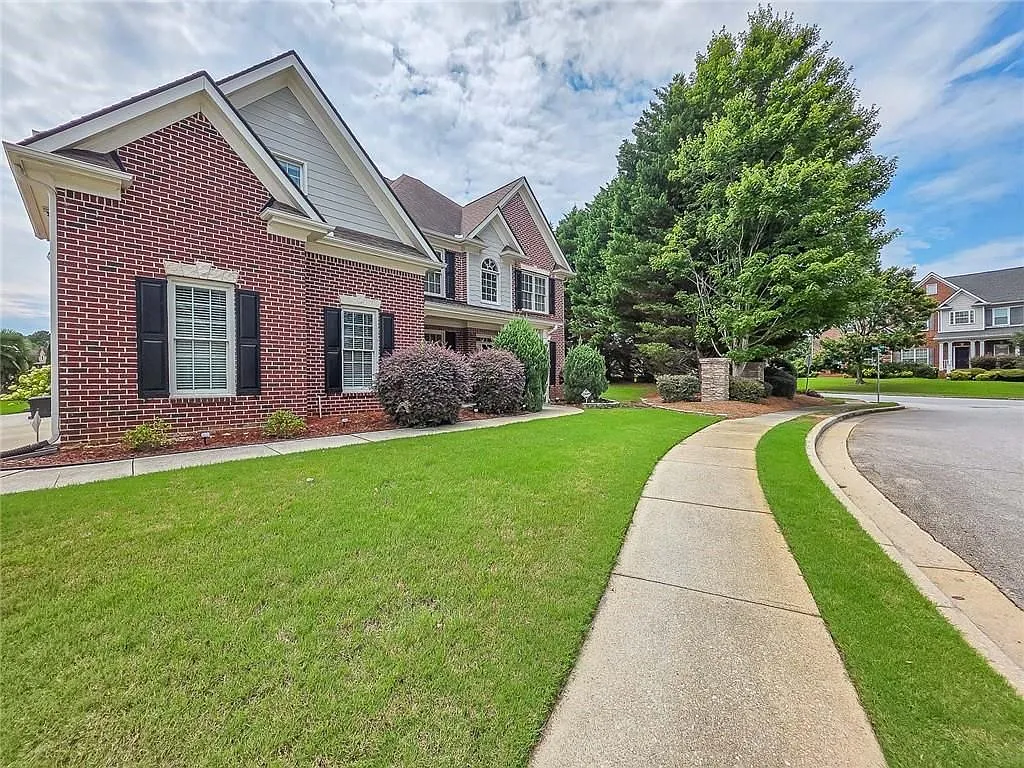 6 bed, 4.0 bath, 3050 sqft, $3,500 — Photo 3