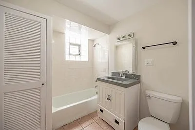 2112 N Avers Ave #1 — Photo 7