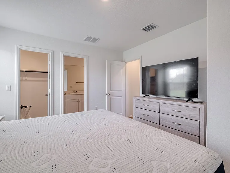 2516 Carpathian Cv — Photo 15