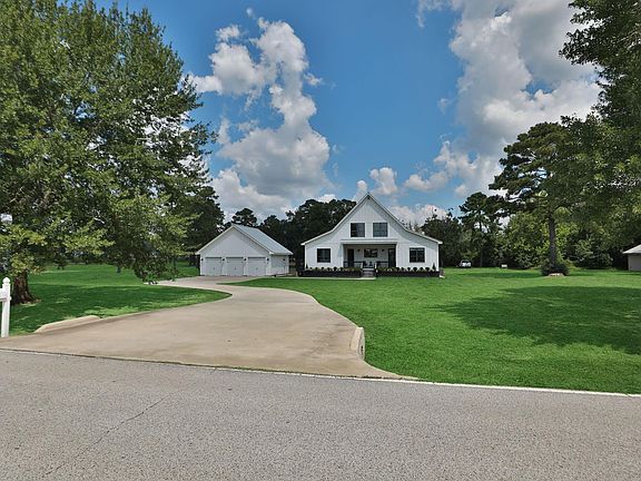 2nd image of 1400 Hicks St
