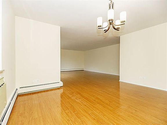 5th image of 224 S Oak Park Ave APT 5E