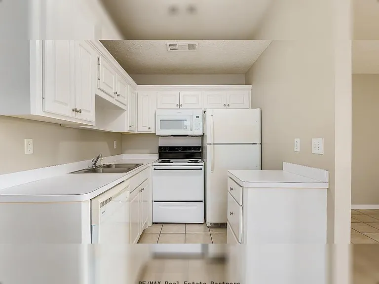 2503 W 7th St #22 — Photo 7