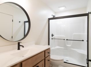 123 N 4th St #201, Quincy, IL 62301