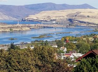 319 E Scenic Dr, The Dalles, OR 97058