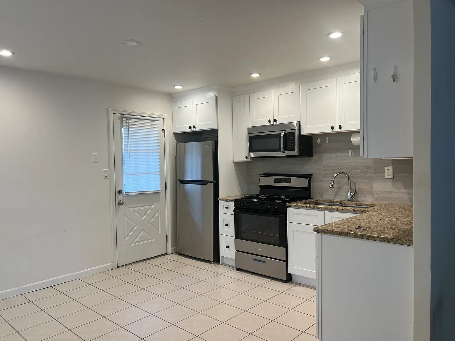 3 bed, 1200 sqft, $2,295 — Photo 4