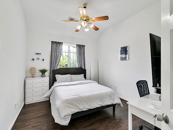 3rd image of 13803 Sunset View Dr