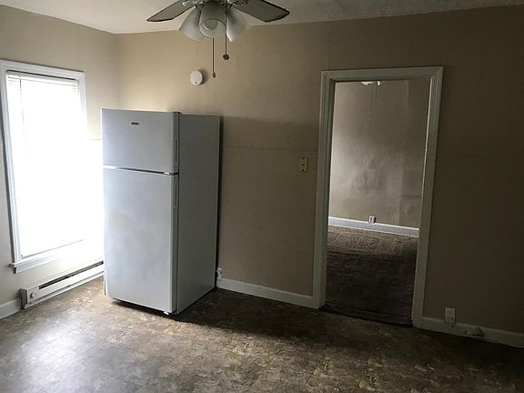 2nd image of 224 4th St APT 5