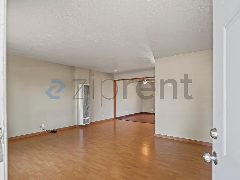 3298 Cropley Ave — Photo 4