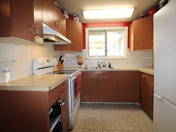 5th image of 821 Carriage Cir