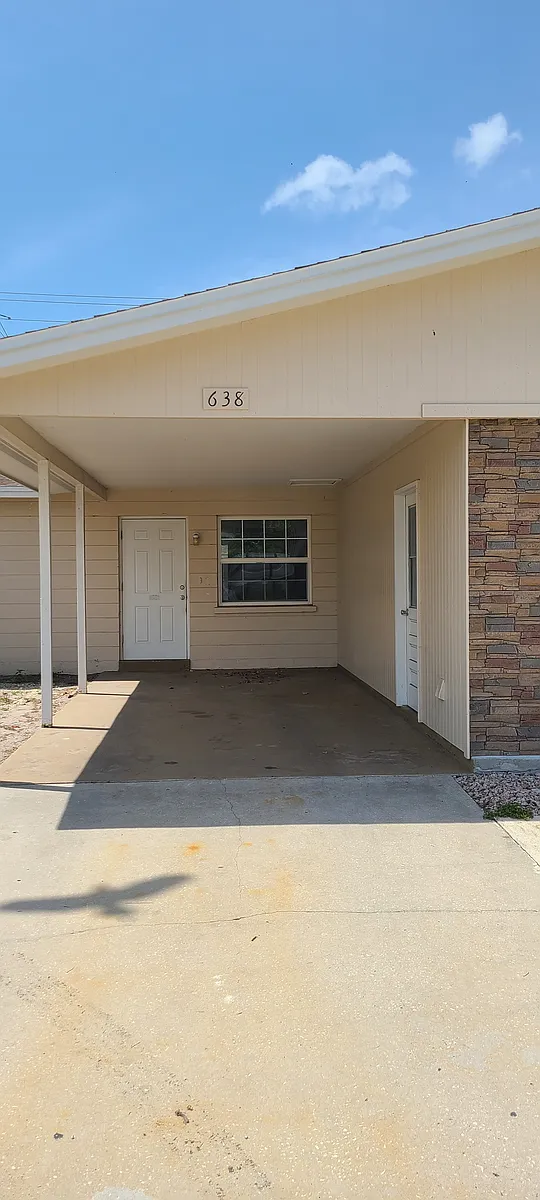 Building Photo - 638 Briarwood Rd #638