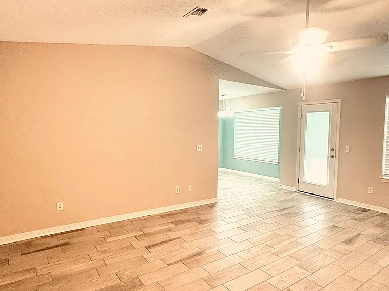 10621 Creek Ridge Dr — Photo 7
