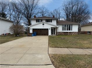 175 Lakehurst Dr, Eastlake, OH