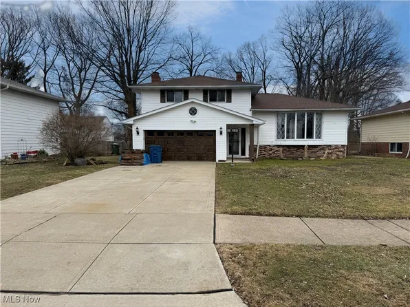 175 Lakehurst Dr, Eastlake, OH 44095