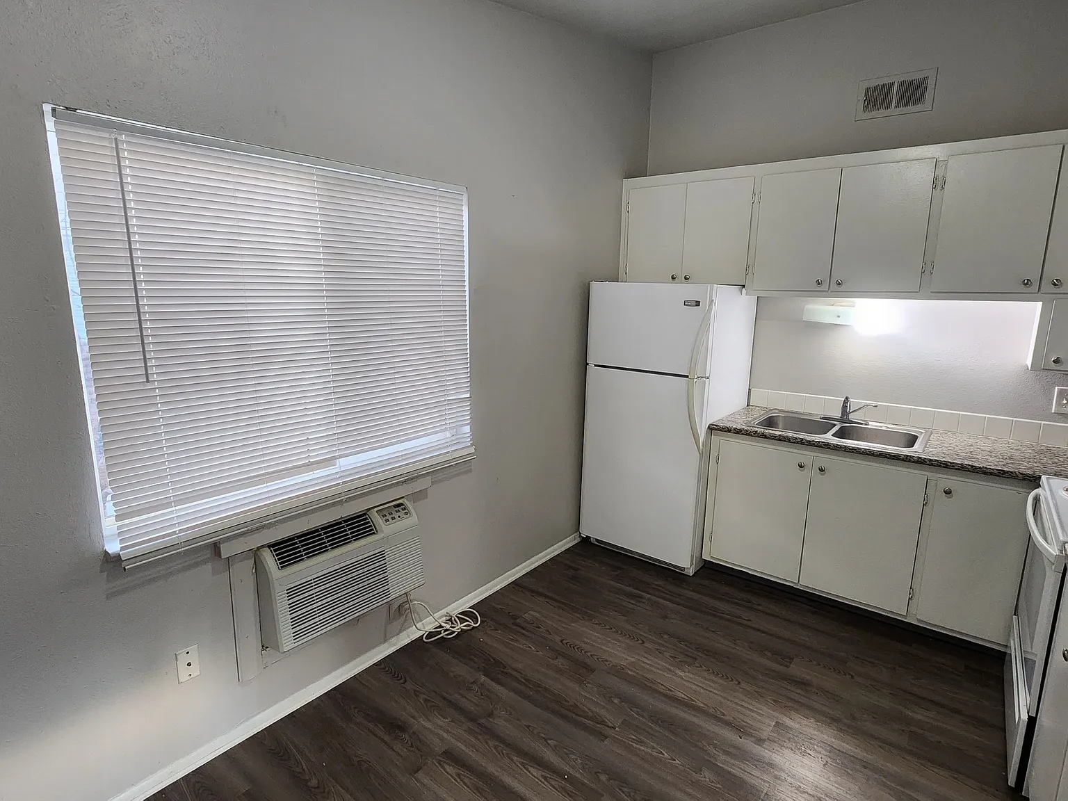 2926 Eliot Cir — Photo 2