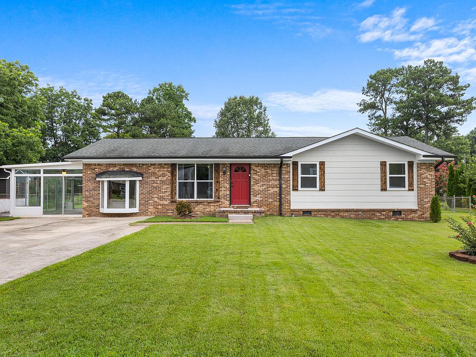 1st image of 582 Pinewood Cir