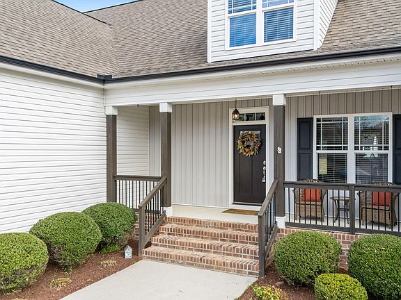 3rd image of 10 Tall Cedar Ln
