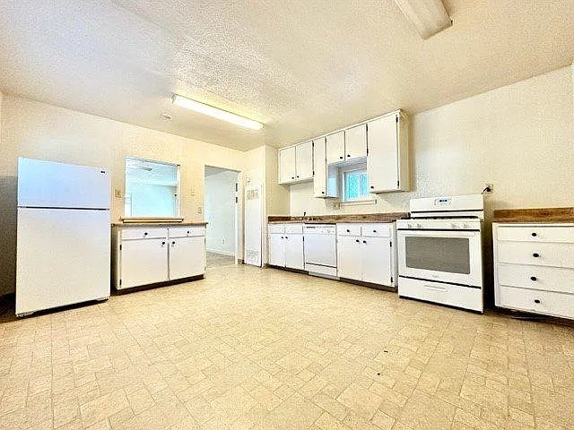 1501 W 3rd St #4 — Photo 6