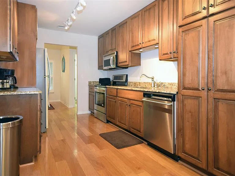 231 Southampton Ln #277 — Photo 8