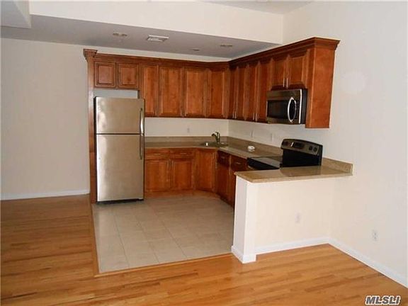 3rd image of 47 Mineola Blvd Unit 1A