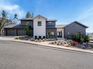 1575 NE Noble Hts, Grants Pass, OR 97526